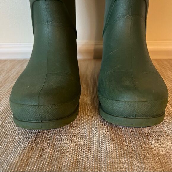 CROCS women’s boots dark green w/plaid design women Size 7 GUC - Picture 12 of 16